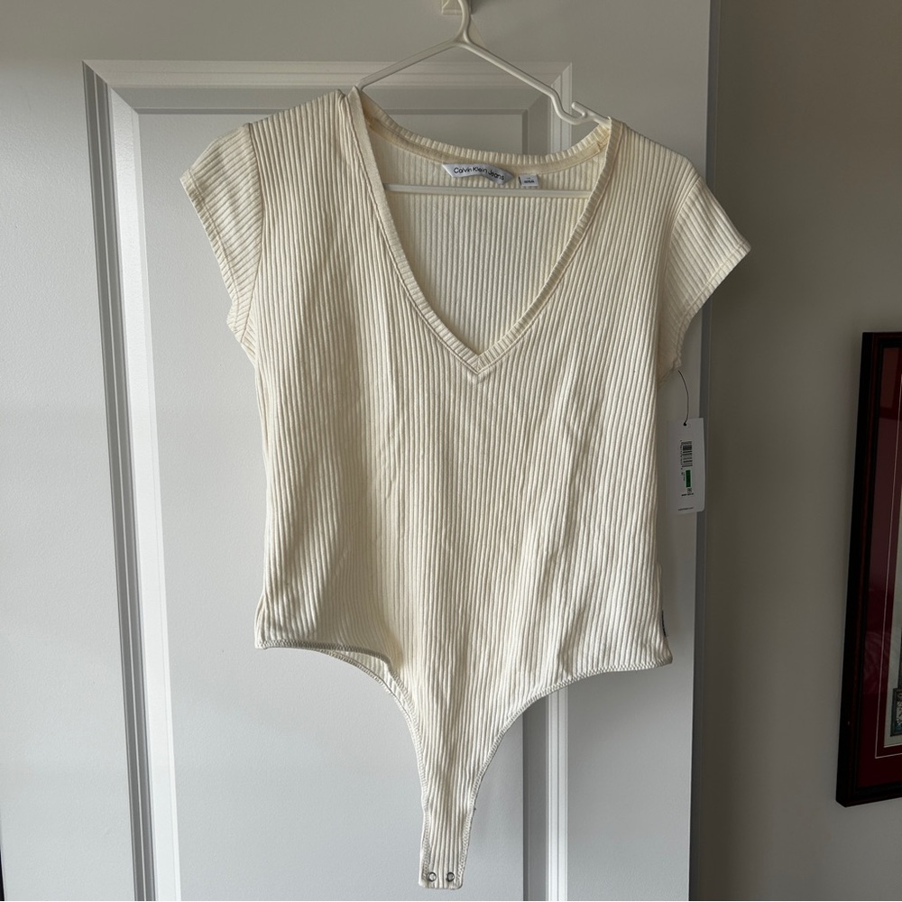 NWT CALVIN KLEIN Cap-Sleeve V-Neck Ribbed Cream Bodysuit Large